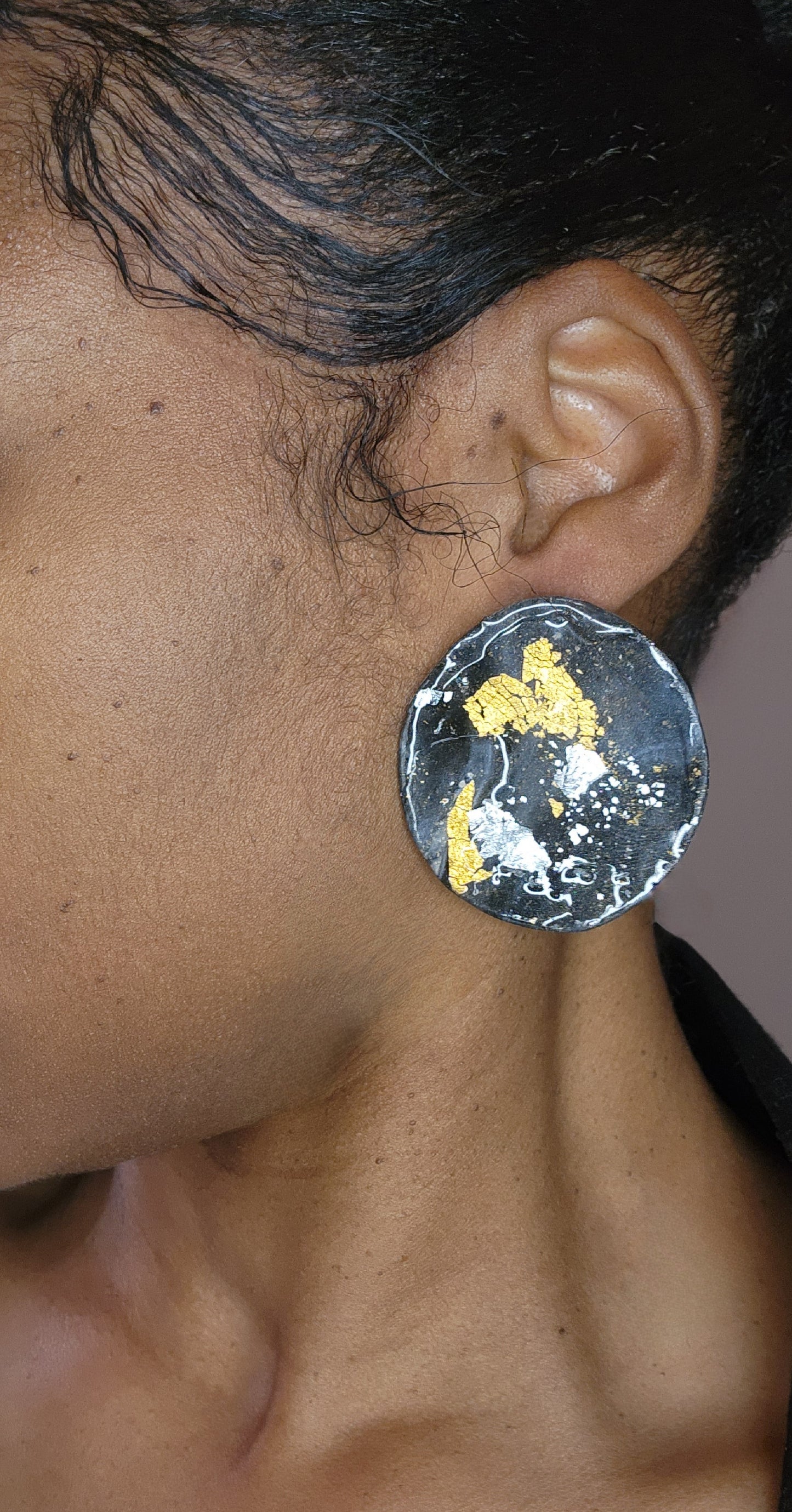 Round galaxy stud post